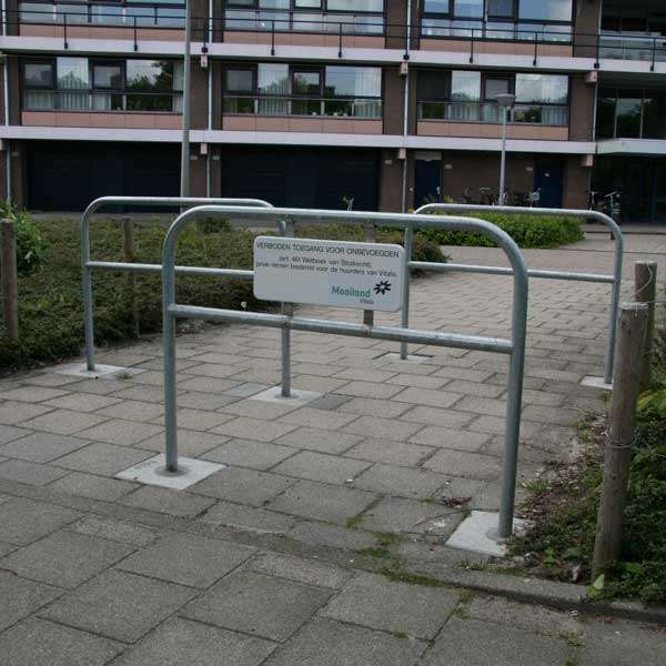 Street Furniture | Bollards and Traffic Guides | FalcoPilot Guide Rails | image #5 |  