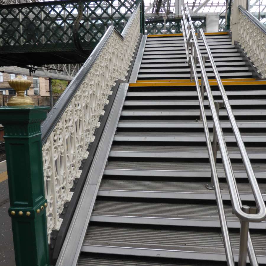 Falco Steams Ahead at Edinburgh Waverley Railway Station!