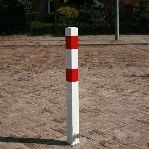 Sentry bollard, removable