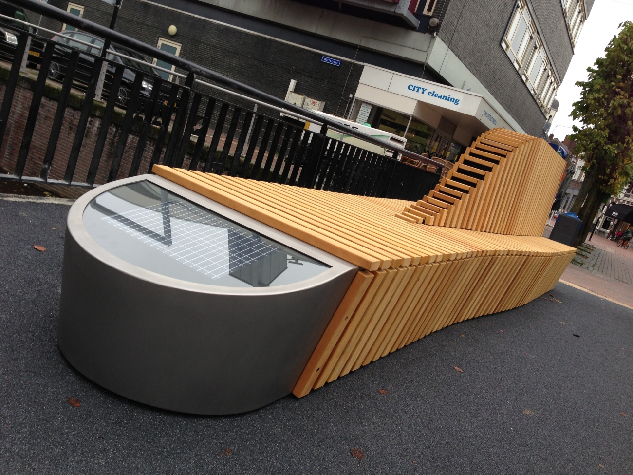 Solar Powered Space Shuttle Bench in Honour of First Dutch Astronaut! Solar Powered Space Shuttle Bench in Honour of First Dutch Astronaut!
