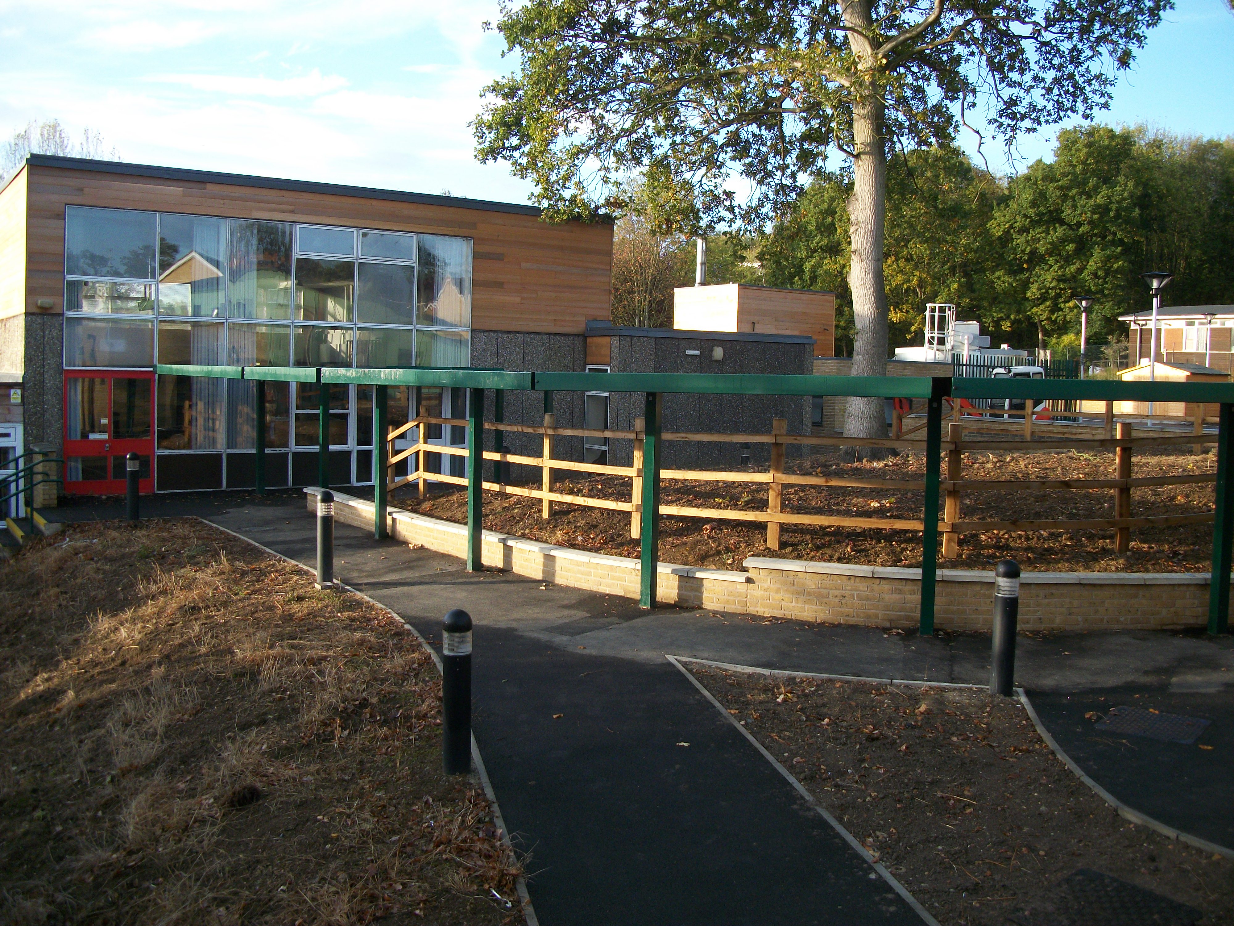 FalcoSpan Walkway for Roselands Primary School 