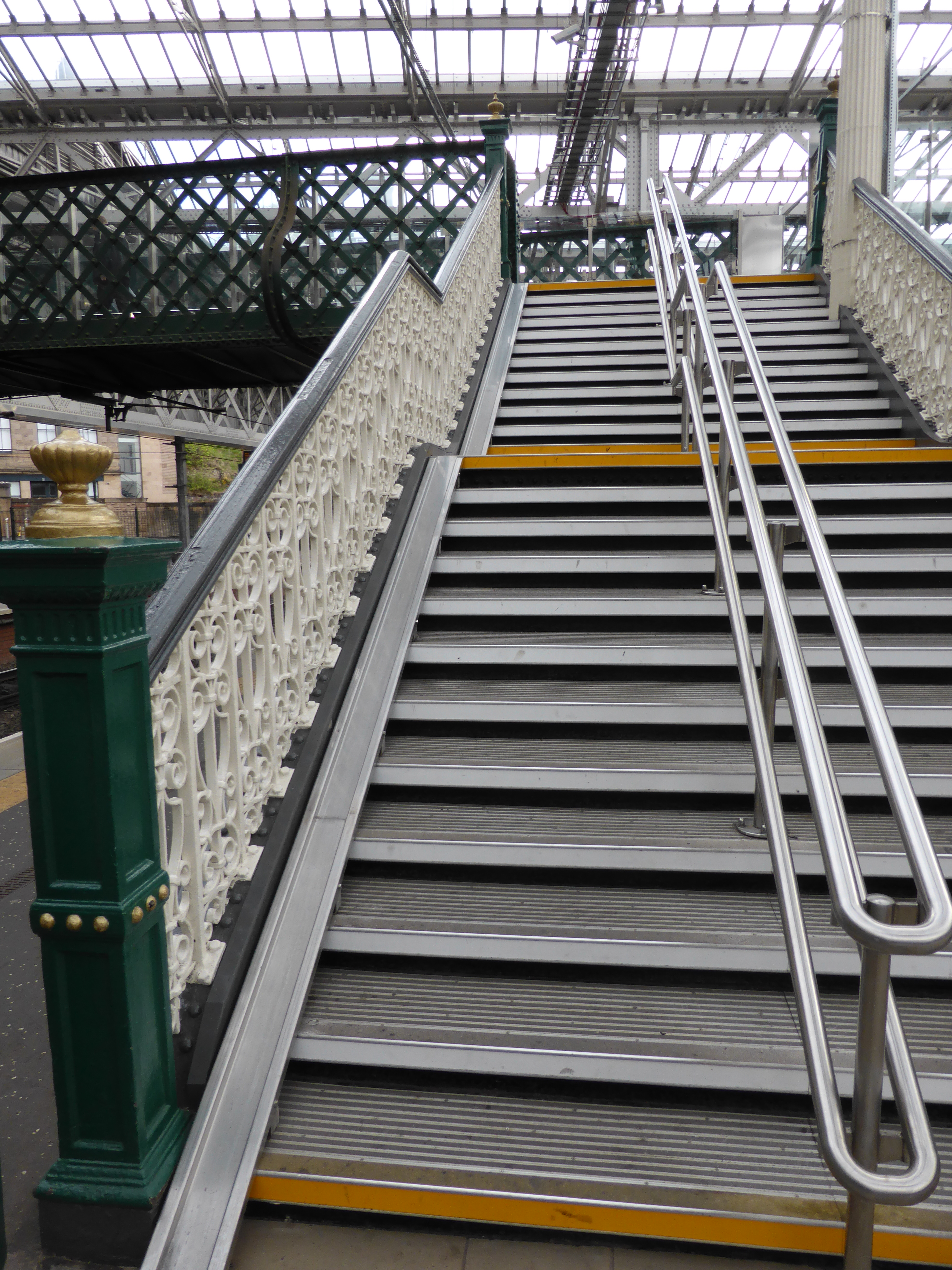 Falco Steams Ahead at Edinburgh Waverley Railway Station!