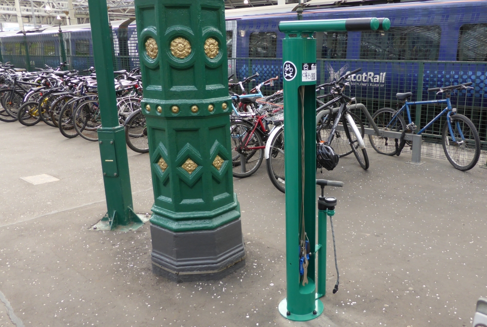 Falco Steams Ahead at Edinburgh Waverley Railway Station!
