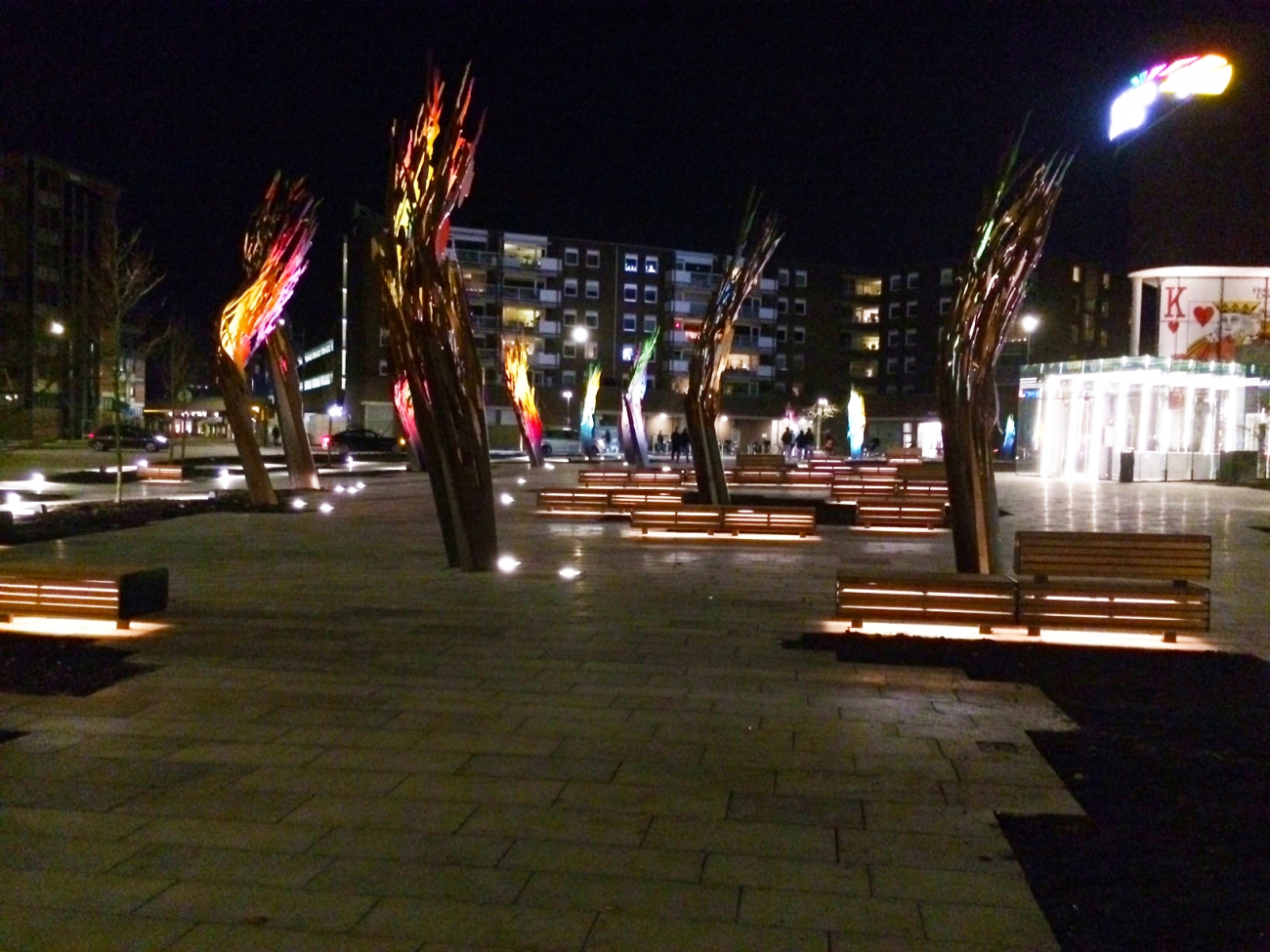 Illuminated Bespoke Architectural Street Furniture for Royale City Square Plaza in Enschede!