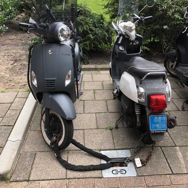 verkeersvoorziening scooter parkeerplek afzethek afzetpaneel afzetelement